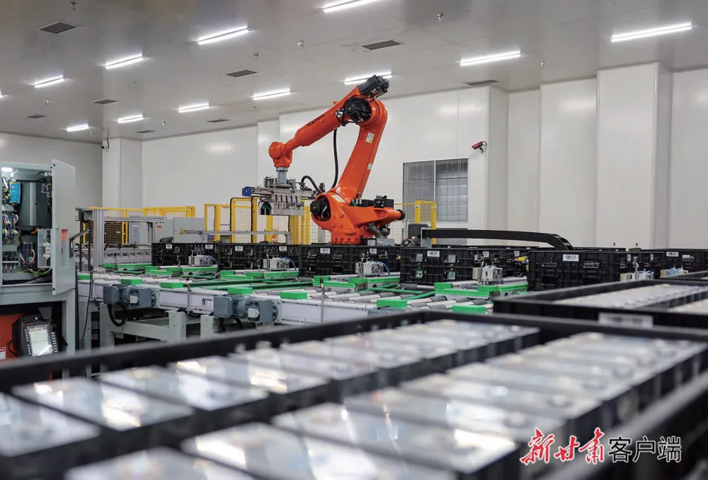 Robotik üretim hattı
